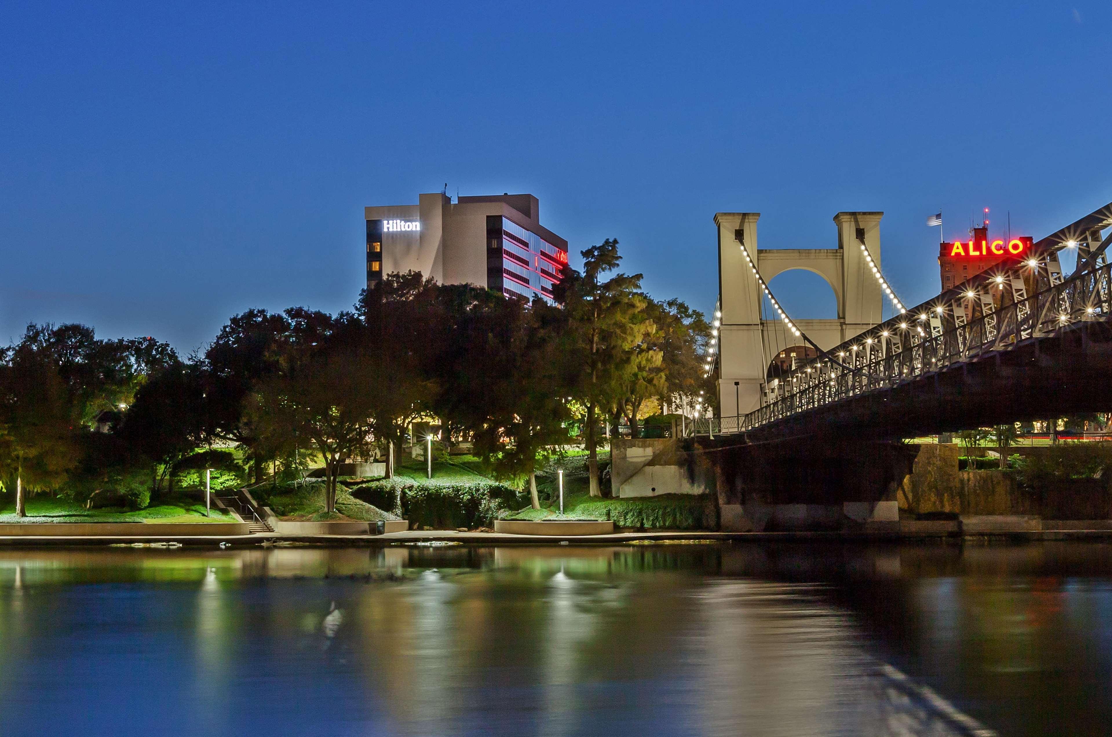 Hilton Waco Hotel Kültér fotó