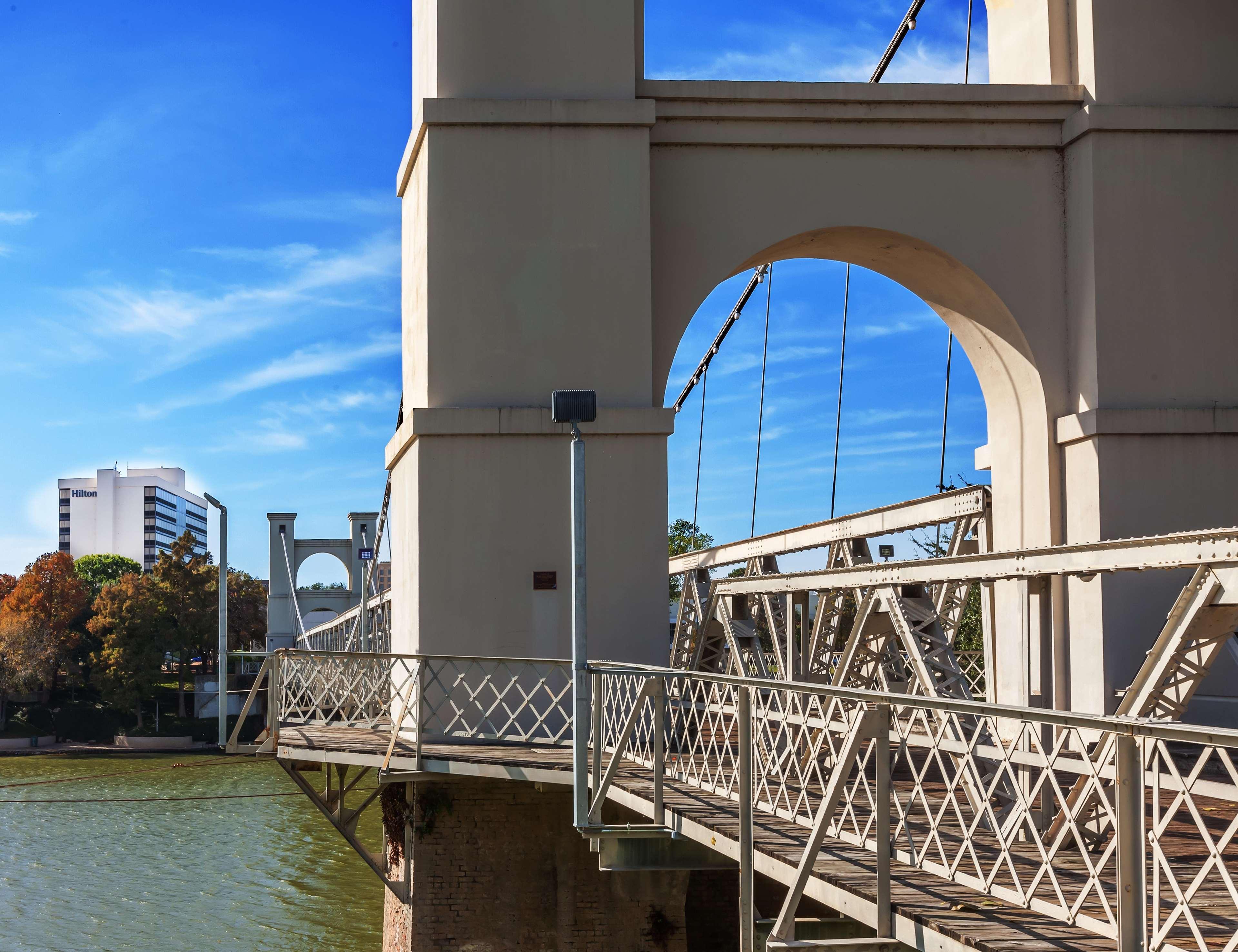 Hilton Waco Hotel Kültér fotó