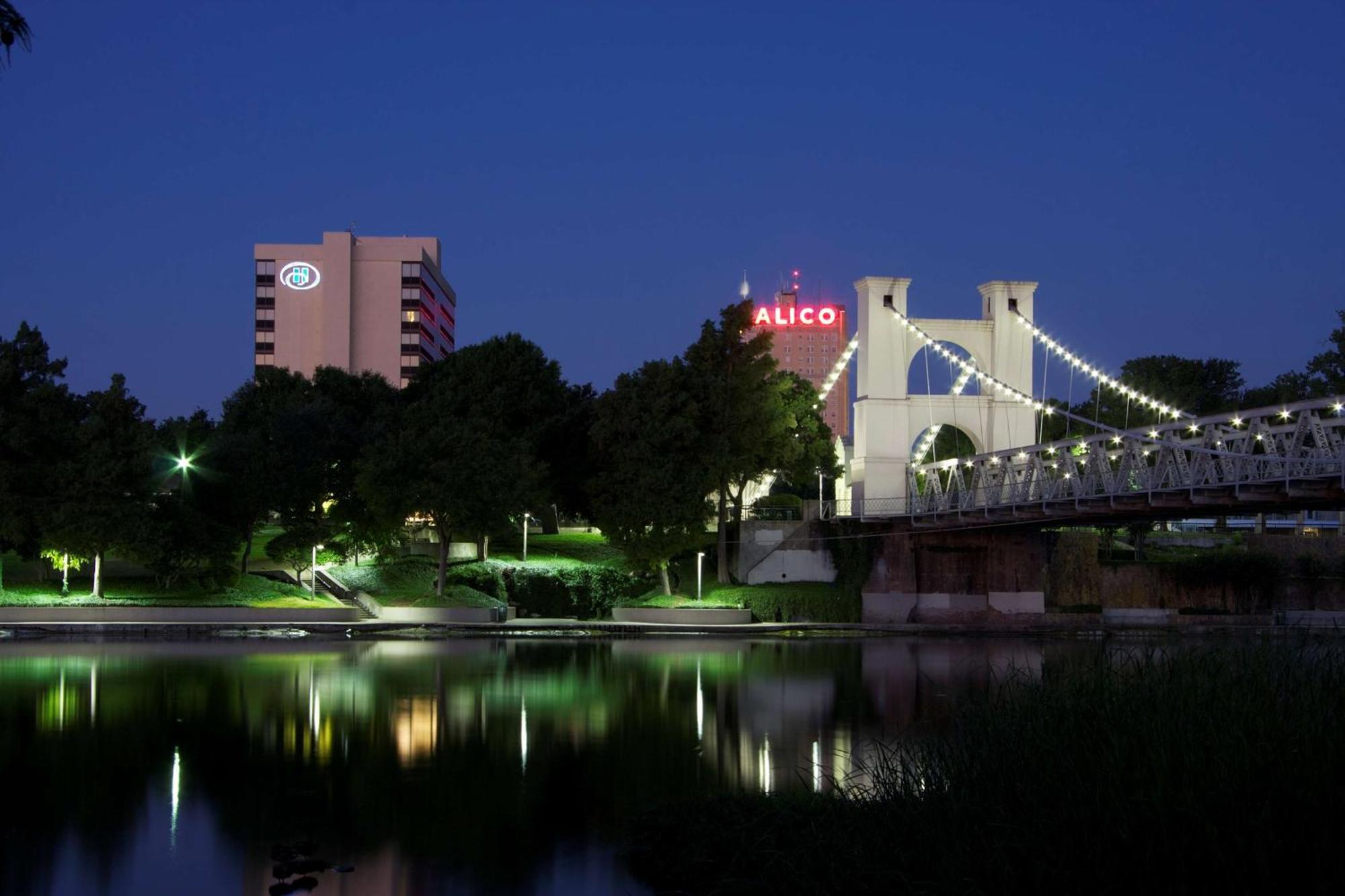 Hilton Waco Hotel Kültér fotó